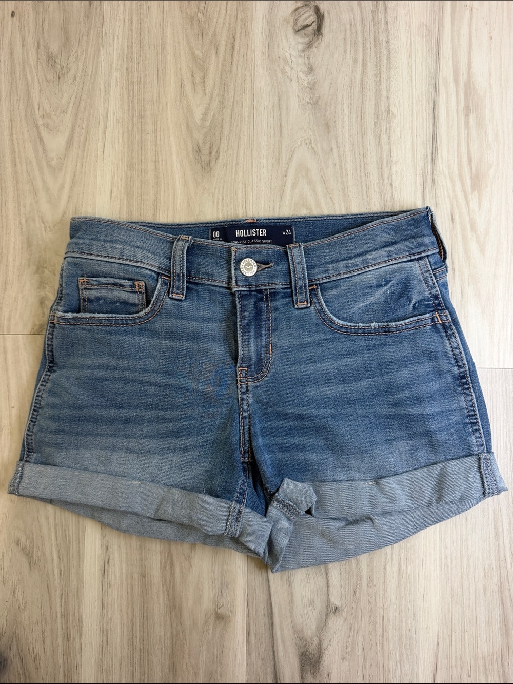 Hollister Women's Medium Blue Denim Cuffed Shorts sz 00